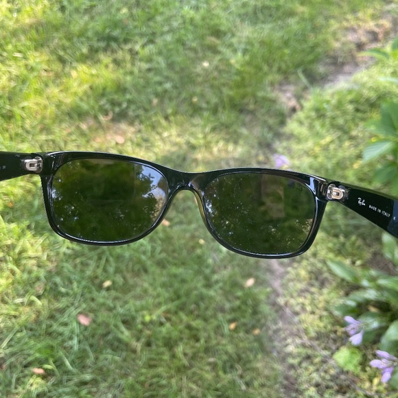 Sunglasses: Ray-Ban Classic Black Shades (Womens/Mens) - Picture 8 of 8